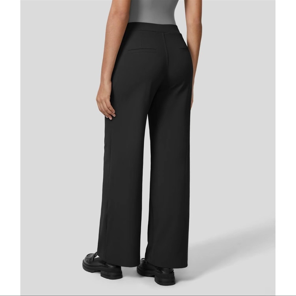 Halara Flex High Waisted
Plicated Side Pocket Straight Leg Work Pants